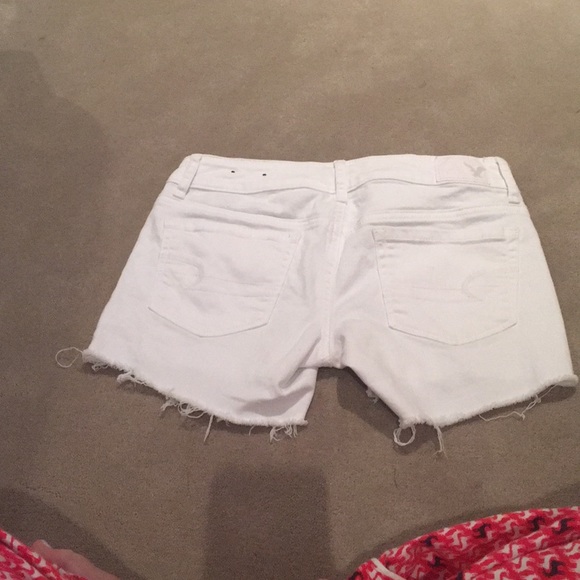 American Eagle Outfitters white stretch jean short - Picture 3 of 3
